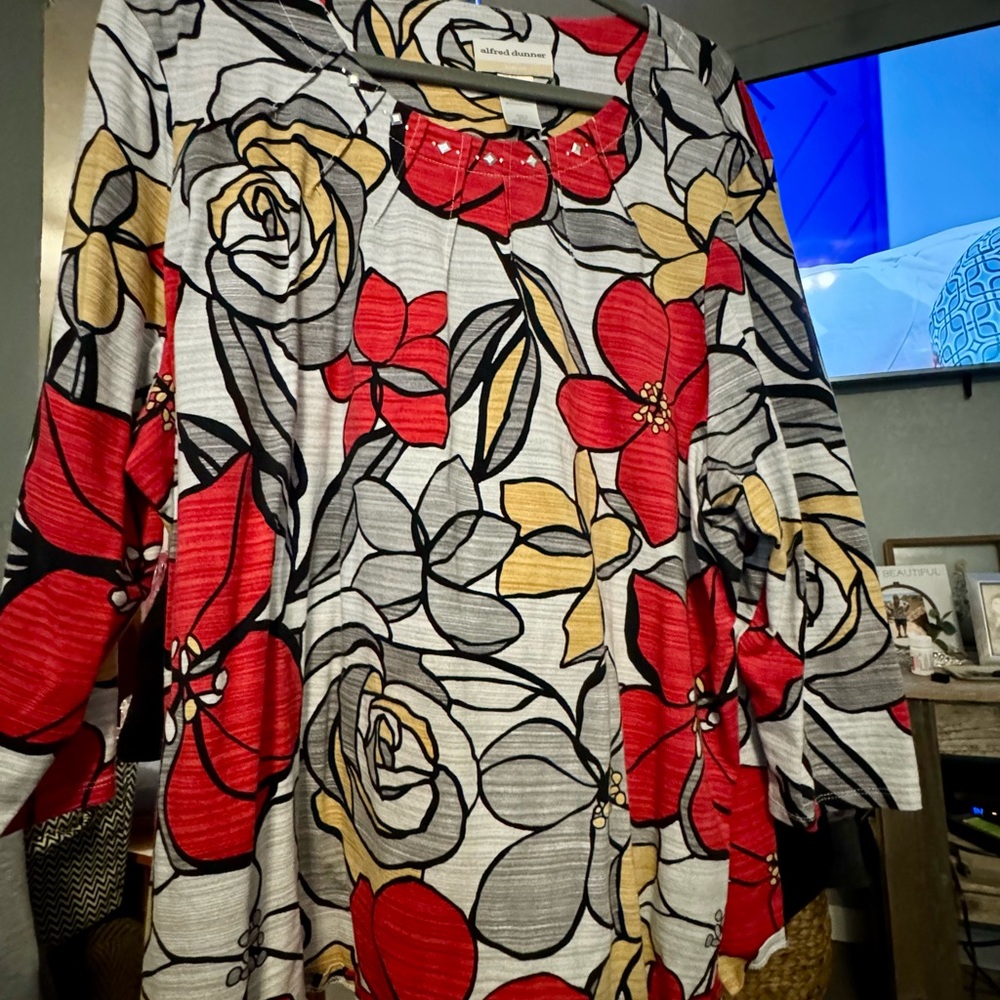 Alfred Dunner Red and Gold Floral Top